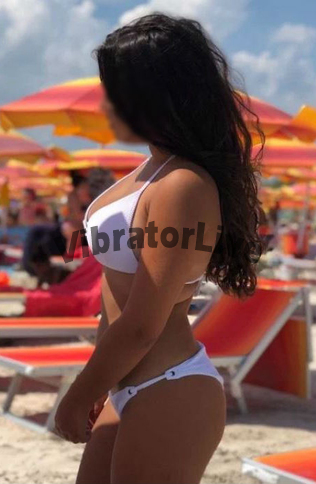מנוסים, לפלרטט, עם רגליים דקיקות וצרת המותניים.