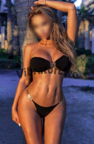 אימפולסיבי  יפה, יש לה גוף סקסי