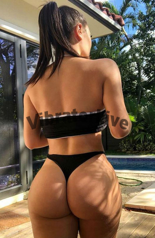 נדיבה, מפתה, יפה גוף שזוף
