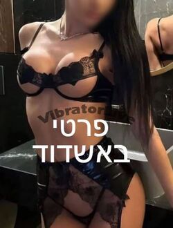 משכיל, השראה, צמיחה נמוכה עם שדיים יפים