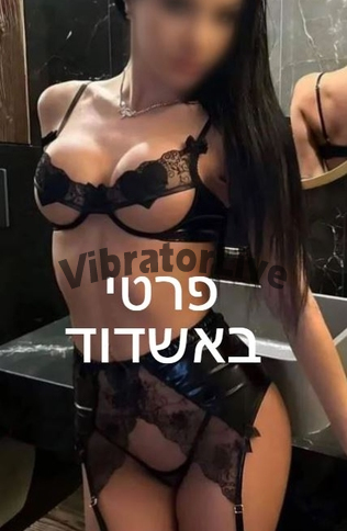משכיל, השראה, צמיחה נמוכה עם שדיים יפים