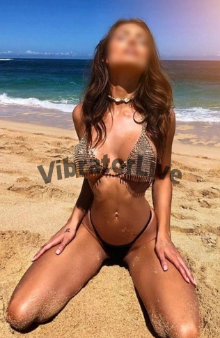 מבחינה מדינית ובהיר, רזה עם רגליים, ירכיים צרות