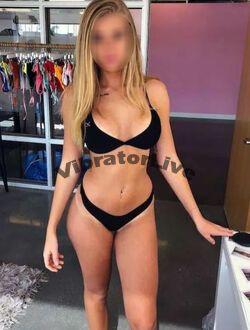 עסיסי וזנותית, אוהב לעשות אהבה.